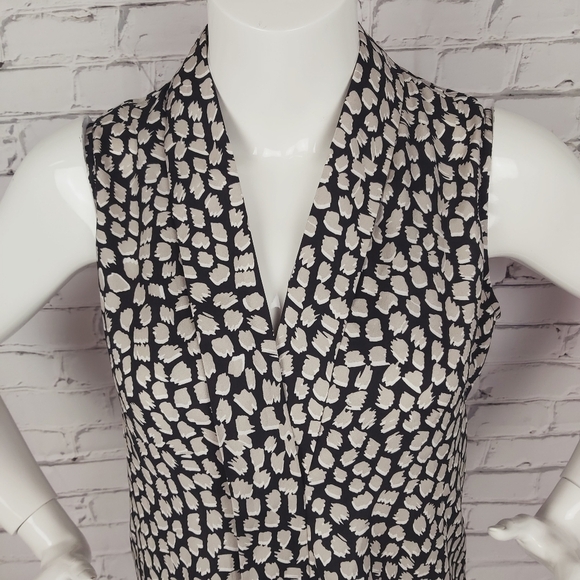 Calvin Klein Sleeveless V-neck Top‎ - Picture 3 of 11